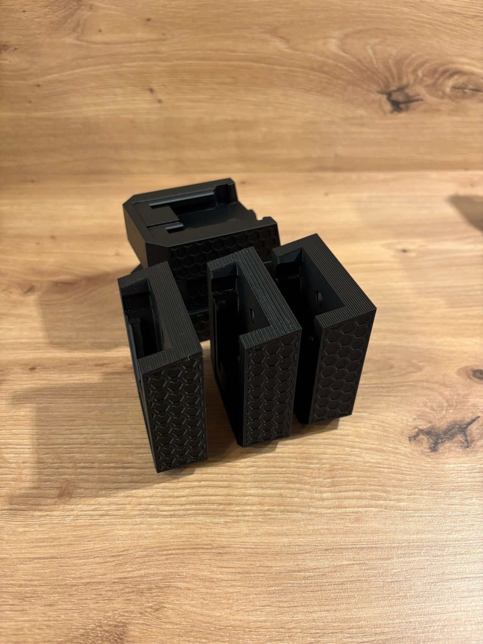 Wall-Mounted Battery Holder – Milwaukee