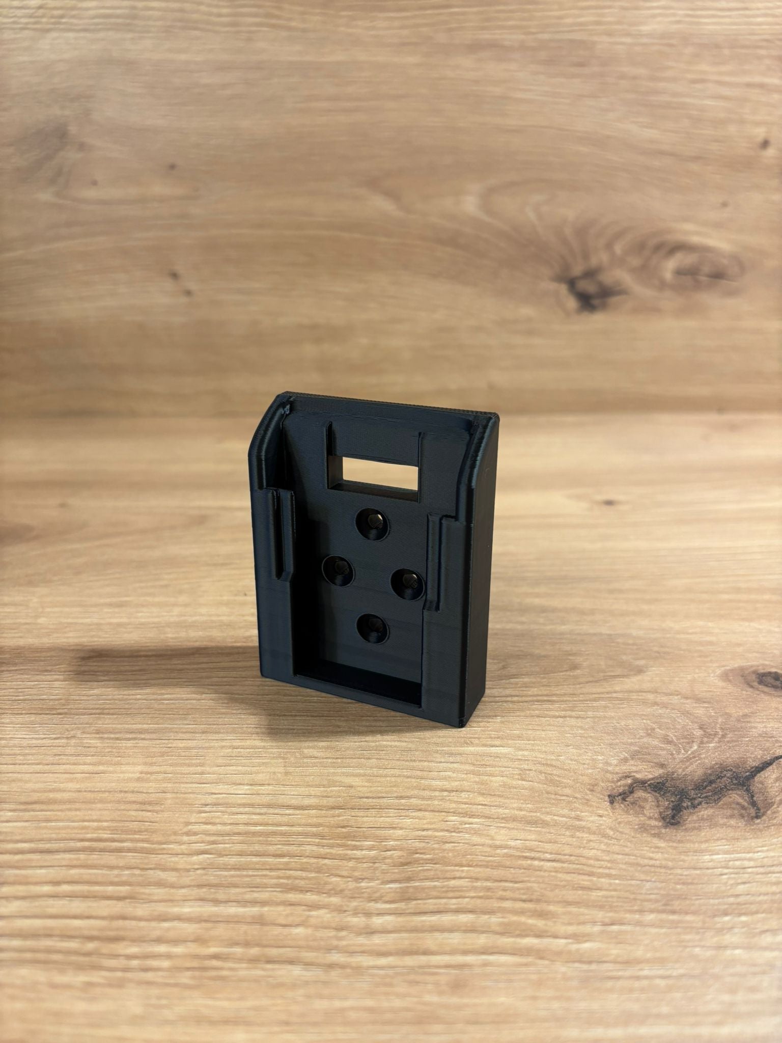 Wall-Mounted Battery Holder – DeWALT