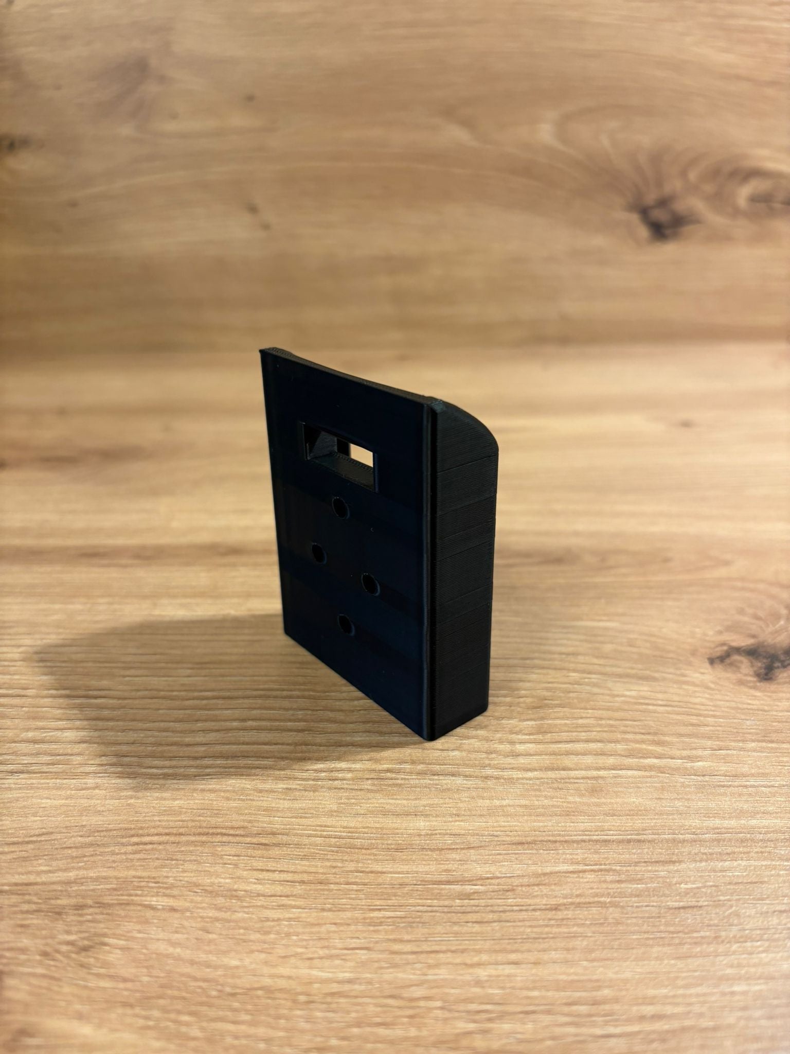 Wall-Mounted Battery Holder – DeWALT